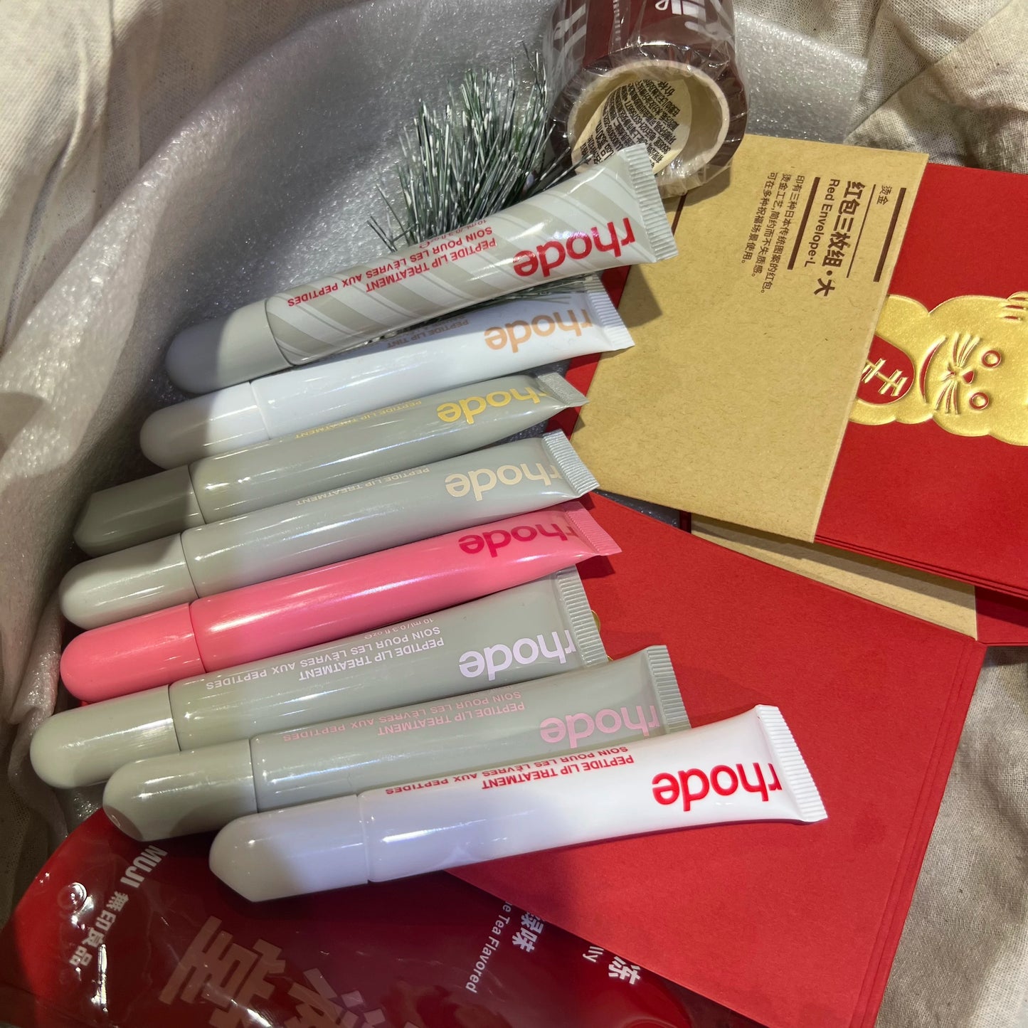 Plumping & Moisturizing Lip Oil with Box
