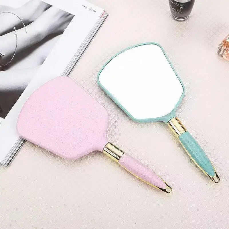 Retro Handheld Makeup Mirror – Portable Beauty Essential